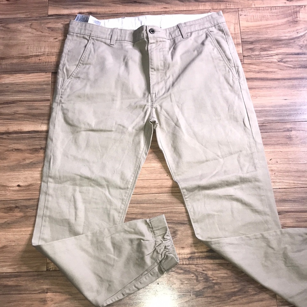 Levi’s beige khaki ribbed ankle pants size 36x34